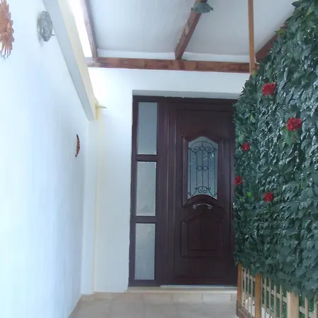 Traditional * Myrties